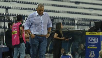 El DT de Emelec, Hernán Torres, durante el partido ante Universidad Católica, por la Fecha 11 de la LigaPro.