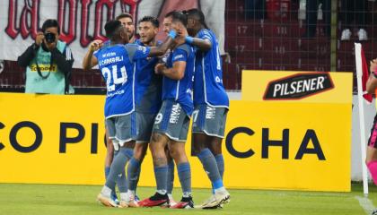 Jugadores de Emelec celebrando su gol ante Liga de Quito, 11 de mayo de 2024.