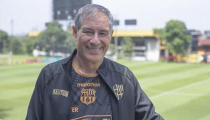 Ariel Holan, después de una entrevista con PRIMICIAS, en las canchas alternas del estadio Banco Pichincha. 