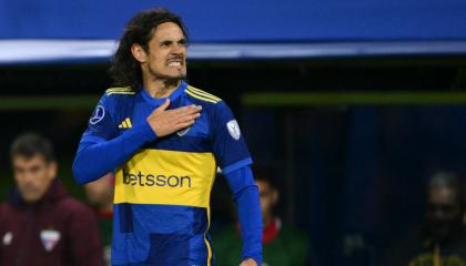 El delantero uruguayo de Boca Juniors, Edinson Cavani, celebra tras anotar durante el partido de vuelta de la fase de grupos de la Copa Sudamericana entre Boca Juniors de Argentina y Fortaleza de Brasil, el 15 de mayo de 2024.