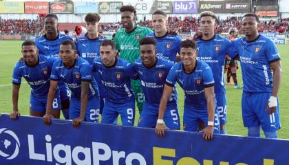 Jugadores de Liga de Quito, previo a un partido, el 2 de junio de 2024.