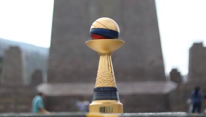 Imagen del trofeo de la Copa Ecuador en la Mitad del Mundo, el 18 de enero de 2023.