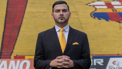 Antonio Alvarez, presidente de Barcelona SC, posa en el estadio Banco Pichincha, el 13 de diciembre de 2023.