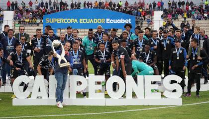 El trofeo de la Copa Ecuador.