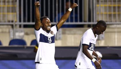 John Yeboah, de Ecuador, celebra tras anotar ante Bolivia, en el amistoso del 12 de junio de 2024.