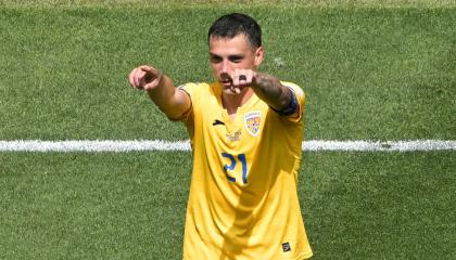 El centrocampista rumano, Nicolae Stanciu, celebra tras marcar su gol en el debut del Grupo E de la Eurocopa, el 17 de junio de 2024.