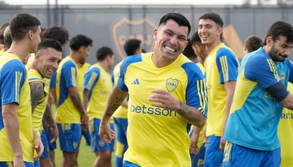 Gary Medel ya entrenó con Boca Juniors luego de pasar los chequeos médicos.