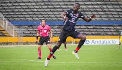 Deportivo Quito se enfrentó a Patrón Mejía en el estadio Olímpico Atahualpa por la Segunda Categoría, el 16 de junio de 2024.