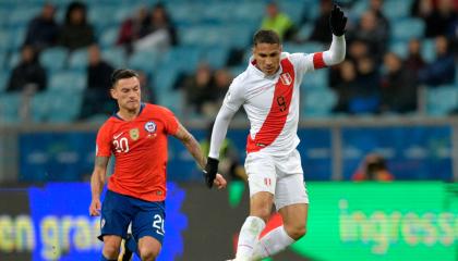 Paolo Guerrero y Charles Aranguiz durante la Copa Américaa 2019.