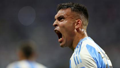 Lautaro Martínez celebra su gol, en el partido de Argentina ante Canadá por Copa América, el 20 de junio de 2024.