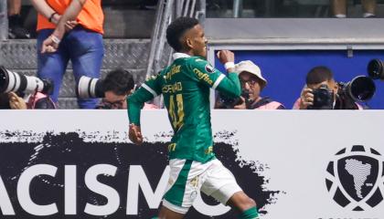 Estevao Willian celebra un gol ante Liverpool de Uruguay el 11 de abril del 2024. 