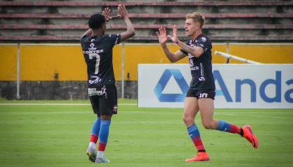 Jugadores de Deportivo Quito celebrando su gol, 23 de junio de 2024.