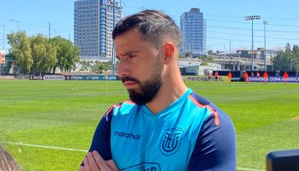 Hernán Galíndez hablando con con los medios de comunicación antes del entrenamiento del 23 de junio del 2024. 