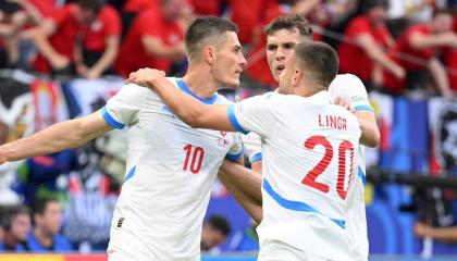 Los futbolistas de República Checa celebran un gol de esta Eurocopa 2024.