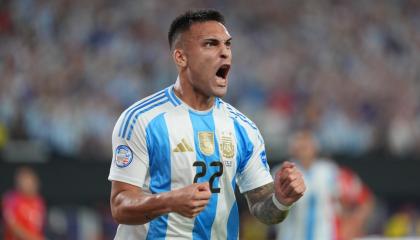 Lautaro Martínez celebra su gol, en el partido de Argentina ante Chile por la Copa América, el 25 de junio de 2024.