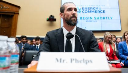 Michael Phelps habla durante una audiencia del Subcomité de Supervisión e Investigaciones sobre Examen de las medidas antidopaje antes de los Juegos Olímpicos de 2024, el 25 de junio.