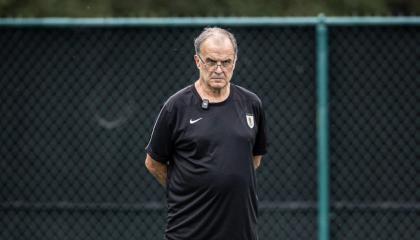 Marcelo Bielsa durante en último entrenamiento de la Selección de Uruguay.