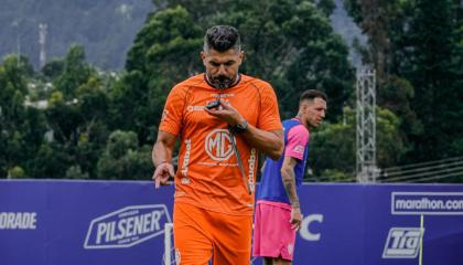 Javier Gandolfi dirige el entrenamiento del 22 de junio.