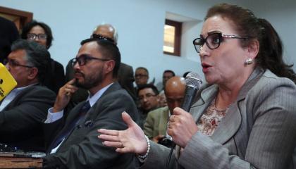Sindicalista Rosa Argudo comparece ante asambleístas de Azuay, el 25 de junio de 2024.