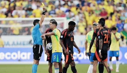 Los futbolistas de Brasil y Colombia durante el encuentro del 2 de julio pasado. 