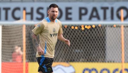 Lionel Messi durante el entrenamiento de la Selección Argentina el 2 de julio del 2024.