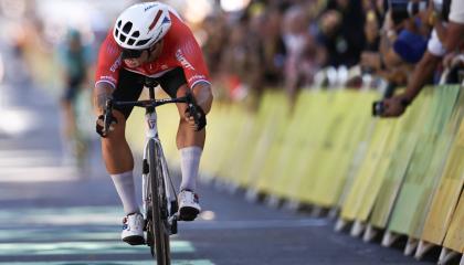 Dylan Groenewegen se lleva la victoria en la Etapa 6 del Tour de Francia, el 4 de julio de 2024.