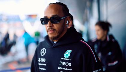 El piloto británico de Mercedes, Lewis Hamilton, espera competir en el Gran Premio de Gran Bretaña de Fórmula Uno en el circuito de carreras de Silverstone, en Silverstone, el 7 de julio de 2024.