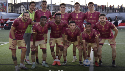 Los jugadores de Deportivo Cuenca, antes de un amistoso ante Emelec en Estados Unidos, el 11 de julio de 2024.