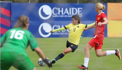 Emily Delgado marca gol para Ecuador ante Rusia, el 12 de julio de 2024.