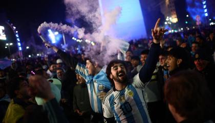 Hinchas de Argentina festejan en Buenos Aires, el 15 de julio de 2024.