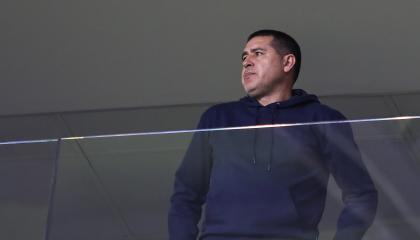 Juan Román Riquelme, presidente de Boca Juniors, se encuentra en el estadio Banco Guayaquil, en el partido ante Independiente del Valle, el 17 de julio de 2024.