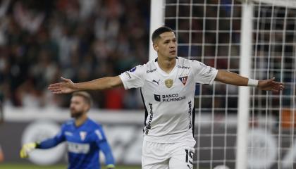 Alex Arce festeja su gol, en el partido de Liga de Quito ante Always Ready, el 18 de julio de 2024.