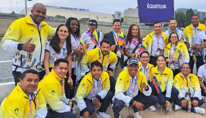 Los deportistas de Ecuador, durante la ceremonia de apertura de los Juegos Olímpicos, el 26 de julio de 2024.