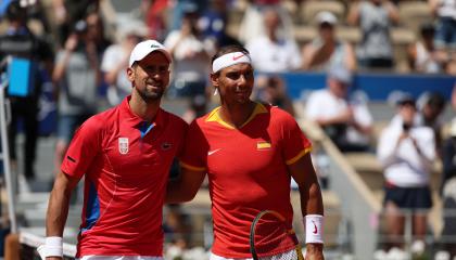 Novak Djokovic y Rafael Nadal, durante su partido en los Juegos Olímpicos de París 2024, el 29 de julio de 2024.