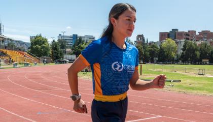 Glenda Morejón, durante un entrenamiento en la Pista Los Chasquis, en Quito.