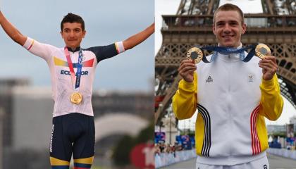 Richard Carapaz con su medalla en Tokio y Remco Evenepoel con sus dos medallas en París 2024, 3 de agosto de 2024.