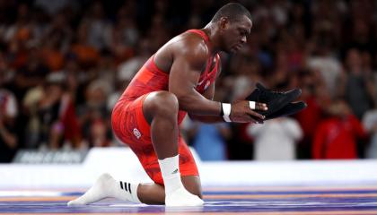 El cubano Mijaín López anuncia su retiro de la lucha tras ganar su quinta medalla de oro en París, el 6 de agosto de 2024.