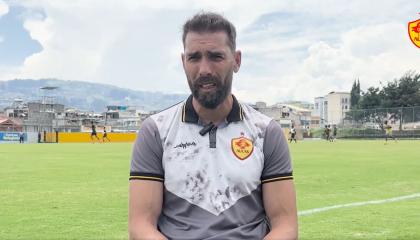 Sebastián Blázquez, durante un entrenamiento con las formativas de Aucas, el 9 de febrero de 2024.