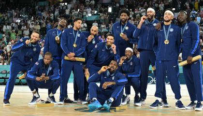 El 'Dream Team' festejando con la medalla de oro, 10 de agosto de 2024.