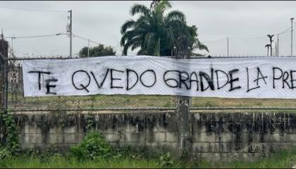 Varias pancartas colgadas a las afueras del Polideportivo de Samanes, en donde entrena Emelec, el martes 13 de agosto de 2024.