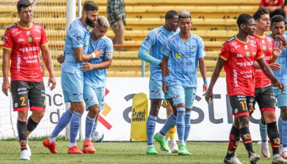 Los jugadores de Universidad Católica festejan uno de los goles en la victoria ante Deportivo Cuenca, el 18 de agosto de 2024.