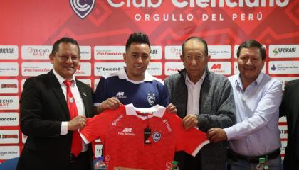 Christian Cueva cuando fue presentado en Cienciano, el pasado lunes 19 de agosto,