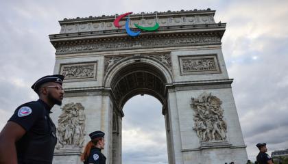 La Policía Nacional francesa cuida la seguridad en las calles de París antes de los Juegos Paralímpicos, el 20 de agosto de 2024.