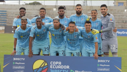 Los jugadores de Universidad Católica antes de un partido por Copa Ecuador, el 21 de agosto de 2024.