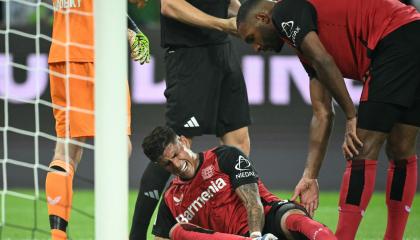 El defensa ecuatoriano Piero Hincapié, del Bayer Leverkusen, durante el partido de este viernes 23 de agosto, válido por la Bundesliga alemana.