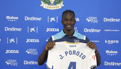 El futbolista Jackson Porozo posa durante su presentación como nuevo jugador del Leganés, este lunes 26 de agosto de 2024.