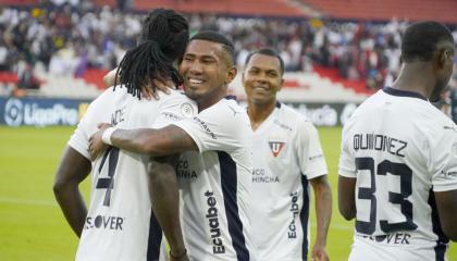 Jugadores de Liga de Quito celebrando su gol ante Libertad, 25 de Agosto de 2024.