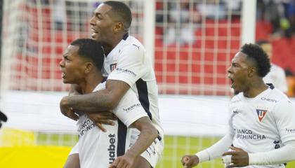 Jugadores de Liga de Quito celebrando su gol ante Libertad, 25 de Agosto de 2024