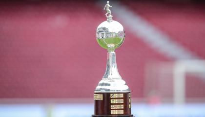 Imagen del trofeo de la Copa Libertadores femenina, el 28 de octubre de 2022.