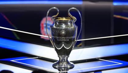 El trofeo de la Champions League, durante el sorteo que se realizó en Mónaco, el 29 de agosto de 2024.